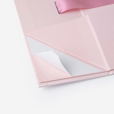 Magnetische het Kledingstuk Verpakkende Vakjes van Debossing van de boekvorm met Lint