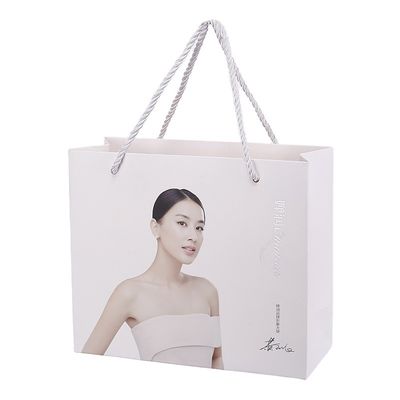 Het winkelen Verpakkend Gelamineerd C1S Art Paper Tote Bags Custom Embleem